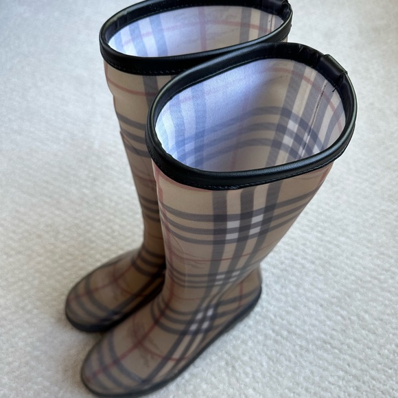 BURBERRY House Check Pattern Rubber Rain Boots - Picture 6 of 6